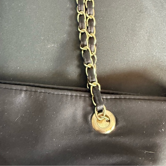 DSW Elegant Black Tote with Gold Details (B5) - Picture 16 of 16